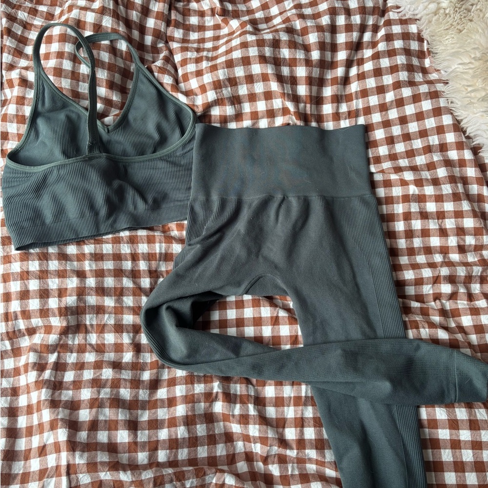 SET ACTIVE Gray-Green Activewear Set - Picture 4 of 5
